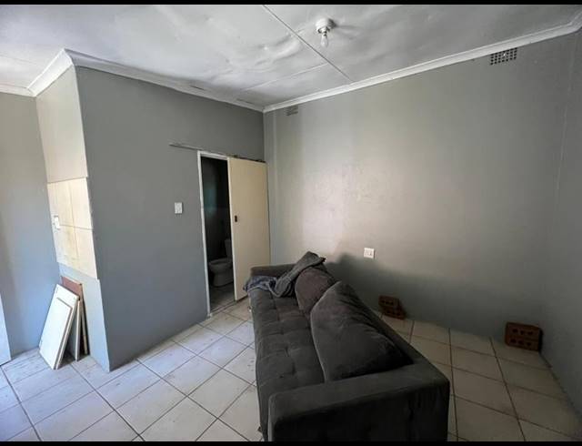 9 BEDROOM HOUSE FOR SALE IN BEZUIDENHOUT VALLEY